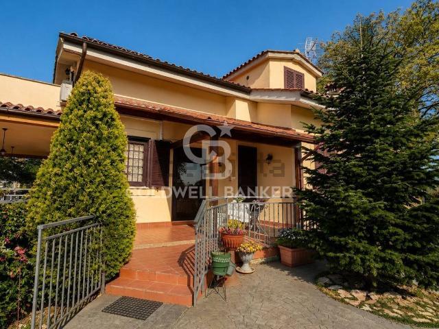 Villetta bifamiliare in vendita di 200 m² in Via Quirino Faricelli
