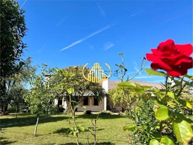Villetta bifamiliare in vendita di 200 m² in Via San Pio X, 11