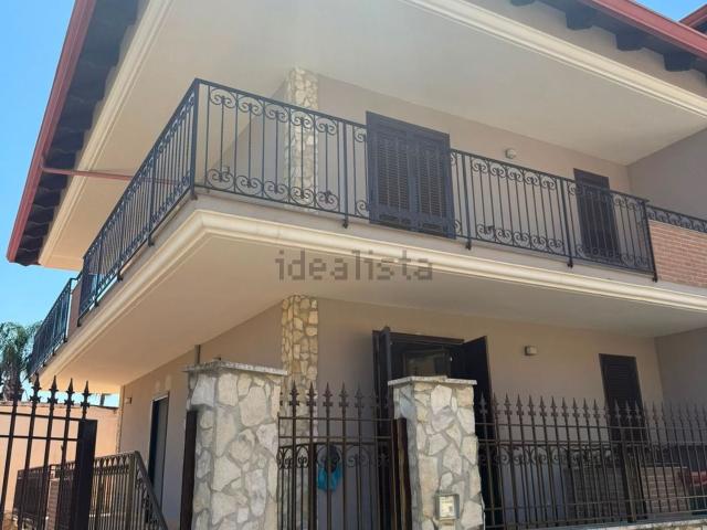 Villetta bifamiliare in vendita di 200 m² in Via Staffetta