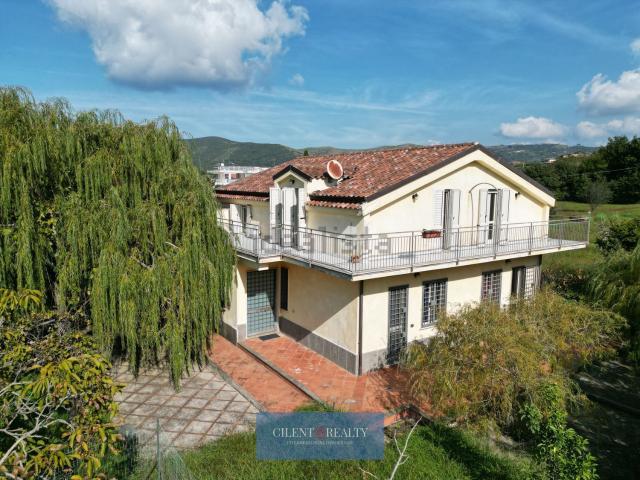 Villetta bifamiliare in vendita di 200 m² in Via Starza