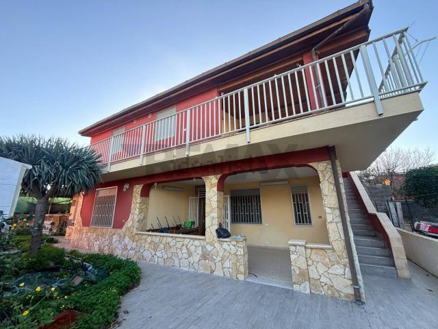 Villetta bifamiliare in vendita di 200 m² in Viale dei Pini