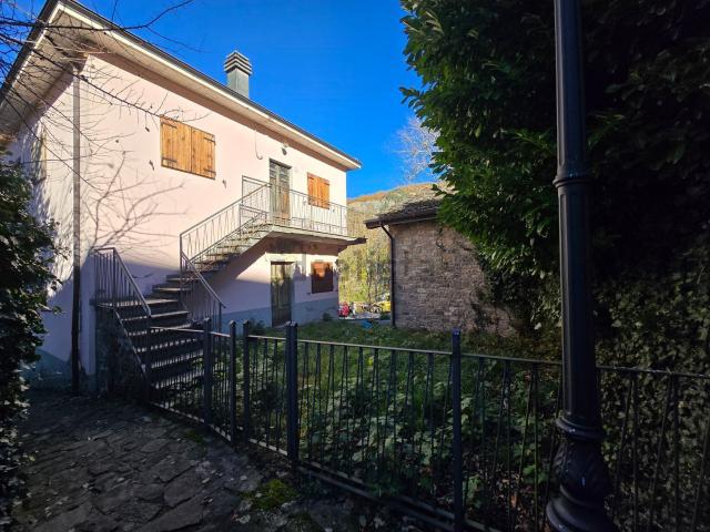 Villetta bifamiliare in vendita di 200 m² in Viale Europa, 28