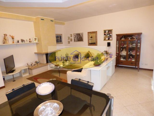 Villetta bifamiliare in vendita di 200 m² in Viale F. Petrarca, 7
