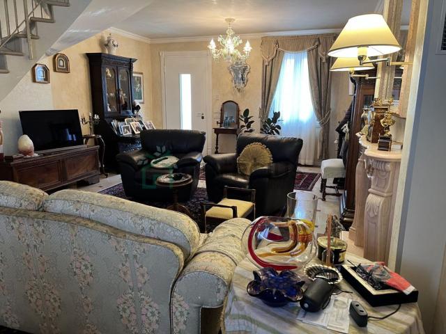 Villetta bifamiliare in vendita di 200 m² in Viale Galileo Galilei