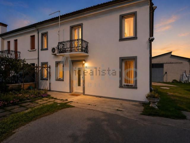 Villetta bifamiliare in vendita di 200 m² in Viale Porta Adige