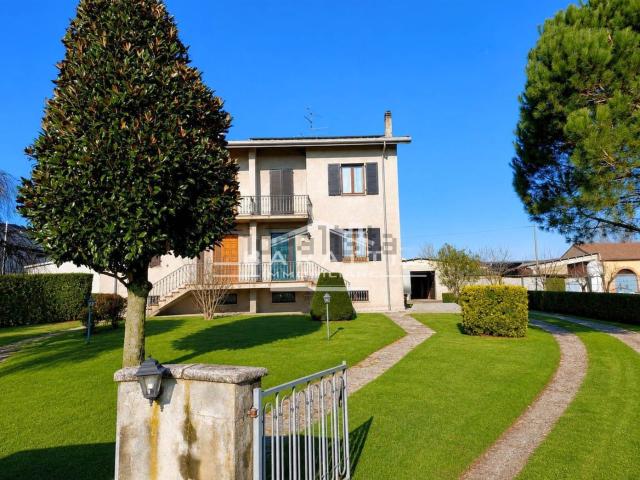 Villetta bifamiliare in vendita di 200 m²