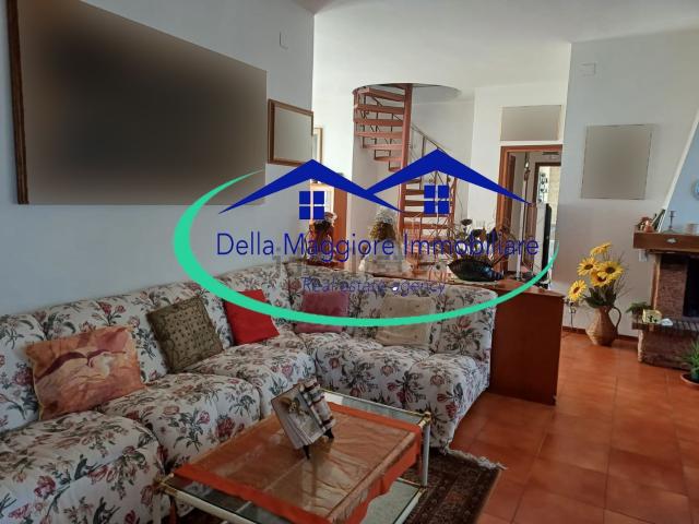 Villetta bifamiliare in vendita di 200 m²