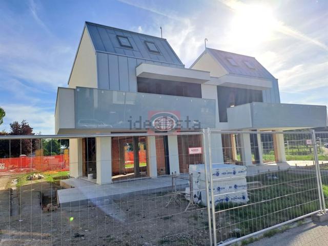 Villetta bifamiliare in vendita di 200 m²