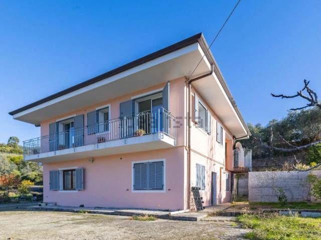 Villetta bifamiliare in vendita di 200 m²