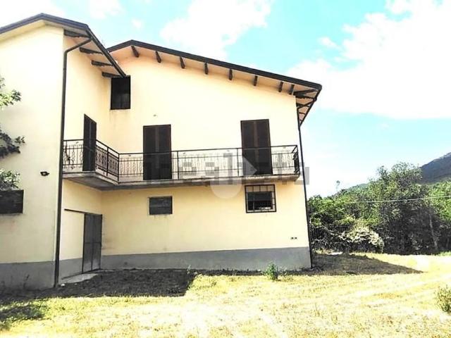Villetta bifamiliare in vendita di 200 m²