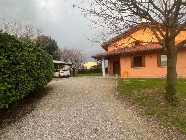 Villetta bifamiliare in vendita di 200 m²