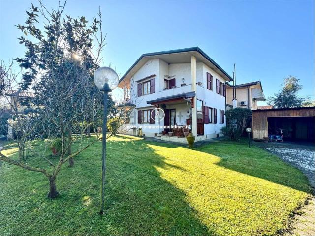 Villetta bifamiliare in vendita di 200 m²