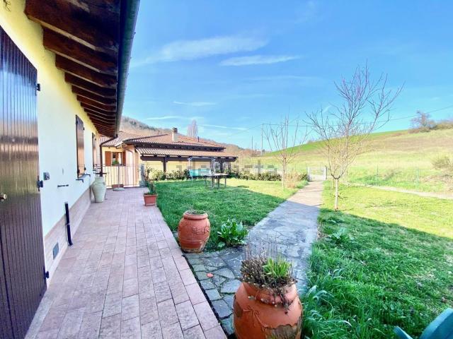 Villetta bifamiliare in vendita di 201 m² in Via Venola, 71