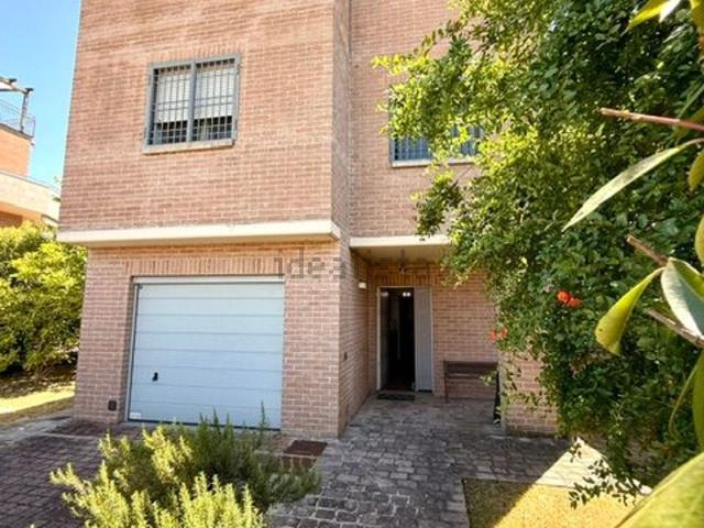 Villetta bifamiliare in vendita di 201 m² in Via della Seta