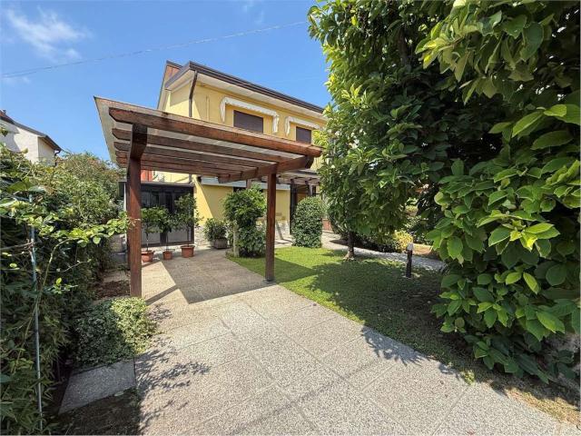 Villetta bifamiliare in vendita di 201 m²