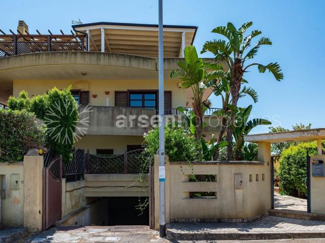 Villetta bifamiliare in vendita di 202 m² in Via Vittorio Cuttin