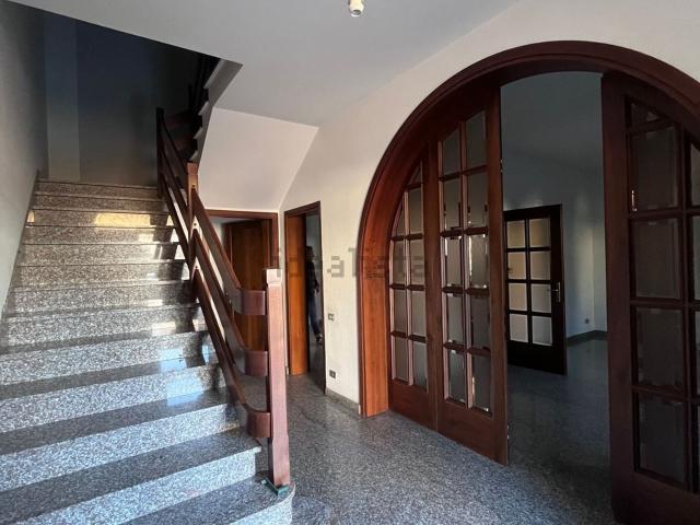 Villetta bifamiliare in vendita di 202 m² in Via Borgatti, 18
