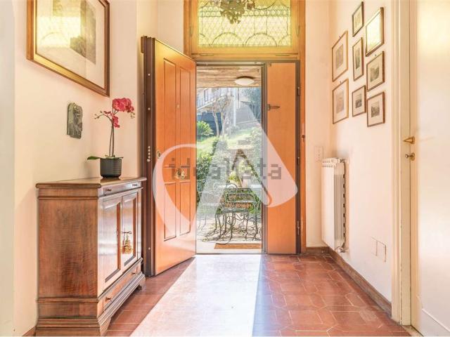 Villetta bifamiliare in vendita di 202 m² in Via di Fontana Vecchia, 2
