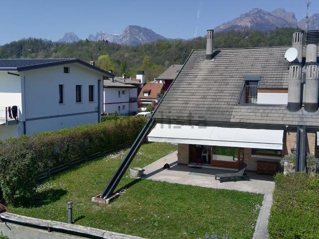 Villetta bifamiliare in vendita di 202 m² in Via Fratelli Rosselli, 75