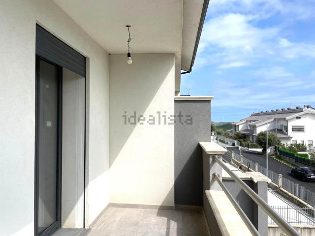Villetta bifamiliare in vendita di 202 m² in Viale Fiume Mesima