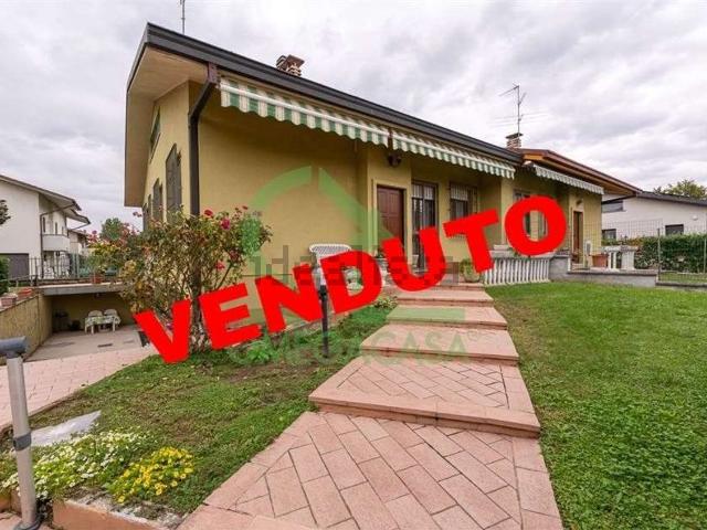 Villetta bifamiliare in vendita di 202 m²