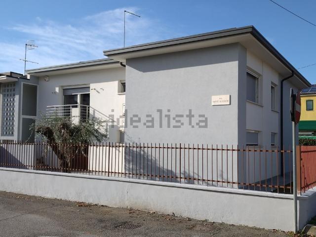Villetta bifamiliare in vendita di 207 m² in Via Dante Alighieri, 2