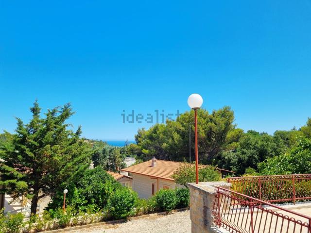 Villetta bifamiliare in vendita di 207 m² in Viale delle Noci, 77