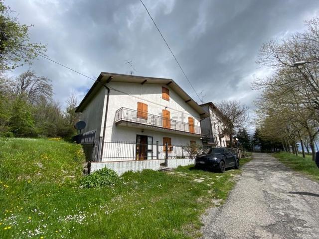 Villetta bifamiliare in vendita di 204 m² in Località Benamati, 6