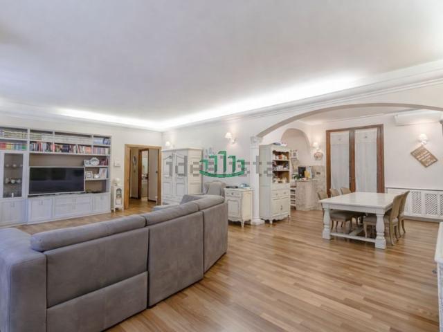 Villetta bifamiliare in vendita di 204 m² in Strada Statale 65 della Futa