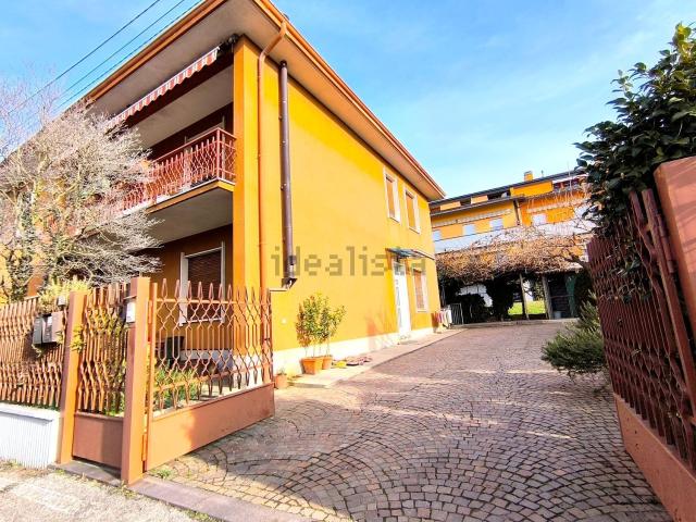 Villetta bifamiliare in vendita di 204 m² in Via Santa Maria