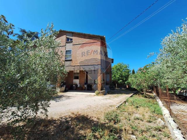 Villetta bifamiliare in vendita di 205 m² in Località Castellina, 4