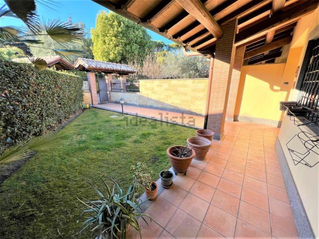Villetta bifamiliare in vendita di 205 m² in Via Augusto Gaudenzi