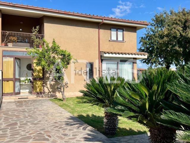 Villetta bifamiliare in vendita di 205 m² in Via Batone