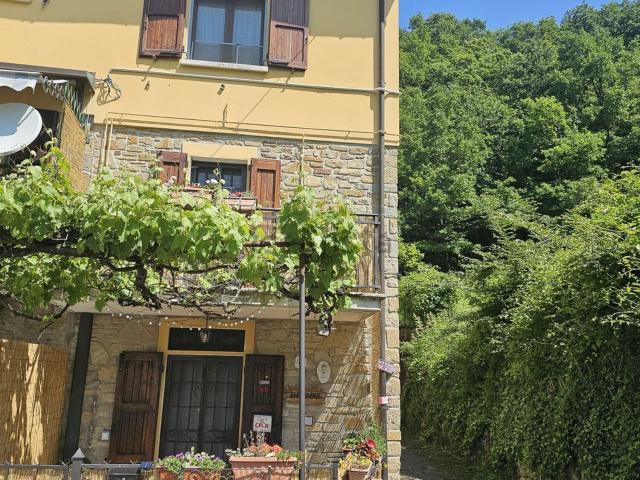 Villetta bifamiliare in vendita di 205 m² in Via Cà di Sasso, 17