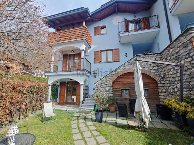 Villetta bifamiliare in vendita di 206 m² in Via Ambrogio Confalonieri