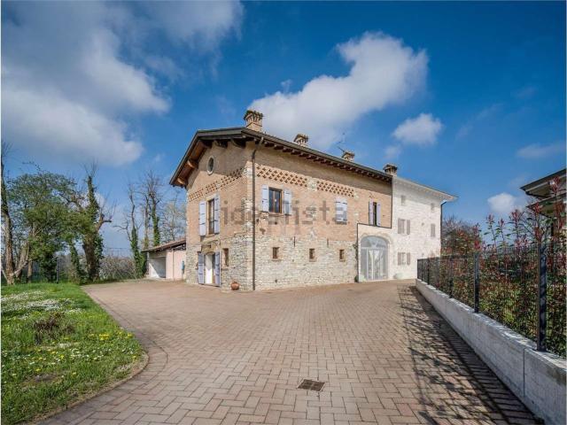 Villetta bifamiliare in vendita di 206 m² in Via Romesino, 12