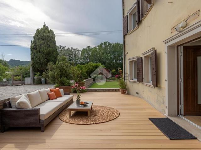 Villetta bifamiliare in vendita di 208 m² in Via Ponte