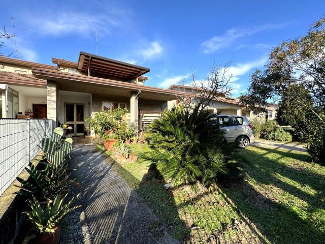 Villetta bifamiliare in vendita di 208 m² in Via Roma, 5