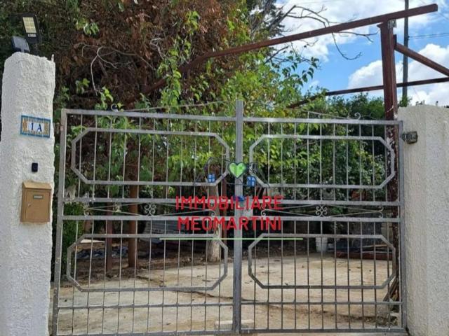 Villetta bifamiliare in vendita di 209 m² in Traversa Case Bianche, 9