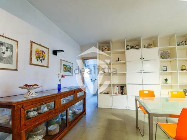 Villetta bifamiliare in vendita di 209 m² in Via delle Rondini