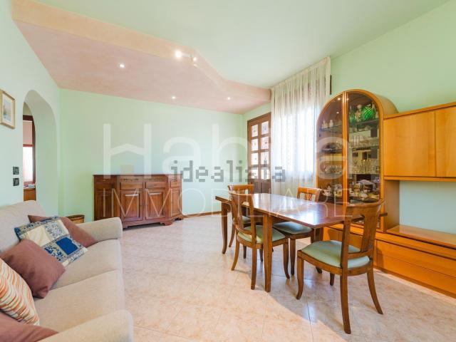 Villetta bifamiliare in vendita di 209 m² in Via Eugenio Curiel