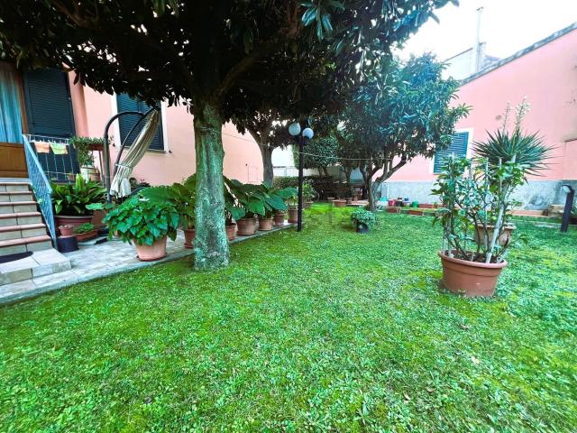 Villetta bifamiliare in vendita di 209 m² in Via Francesco Cilea