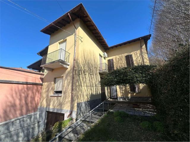 Villetta bifamiliare in vendita di 209 m² in Via Giuseppe Garibaldi, 7