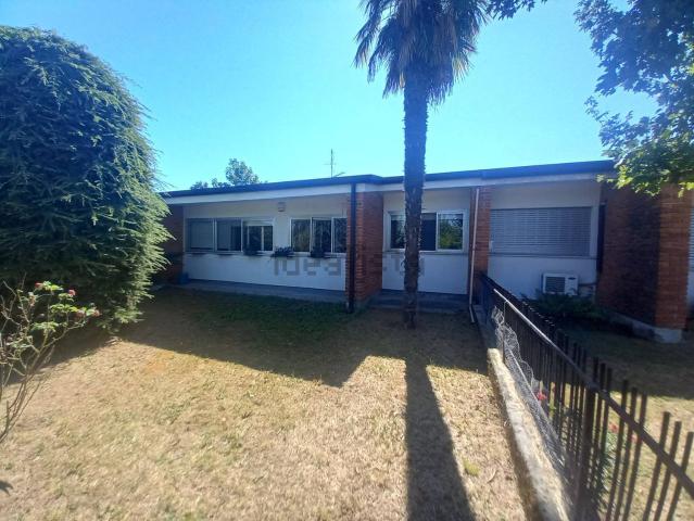 Villetta bifamiliare in vendita di 209 m² in Via John Fitzgerald Kennedy, 150
