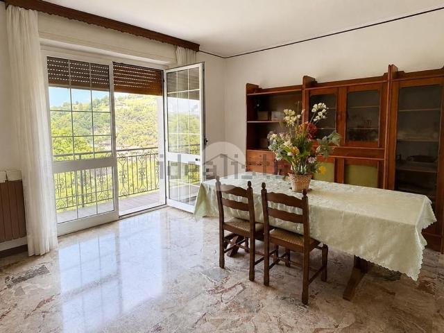 Villetta bifamiliare in vendita di 213 m² in Via Crocedomini, 51