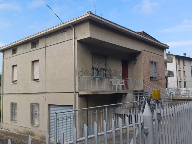 Villetta bifamiliare in vendita di 213 m² in Via Eugenio Curiel, 19