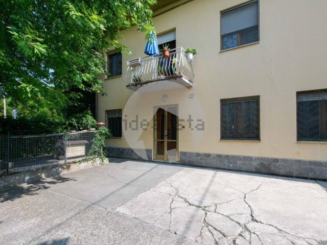 Villetta bifamiliare in vendita di 213 m² in Via Ferrante Bertocchi, 4