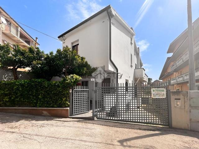 Villetta bifamiliare in vendita di 213 m² in Via Fonte Grande, 5