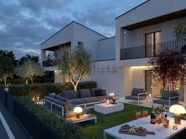 Villetta bifamiliare in vendita di 213 m² in Via Giacomo Puccini
