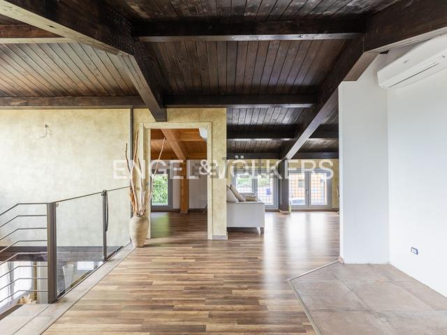Villetta bifamiliare in vendita di 213 m² in Via Michelino, 73